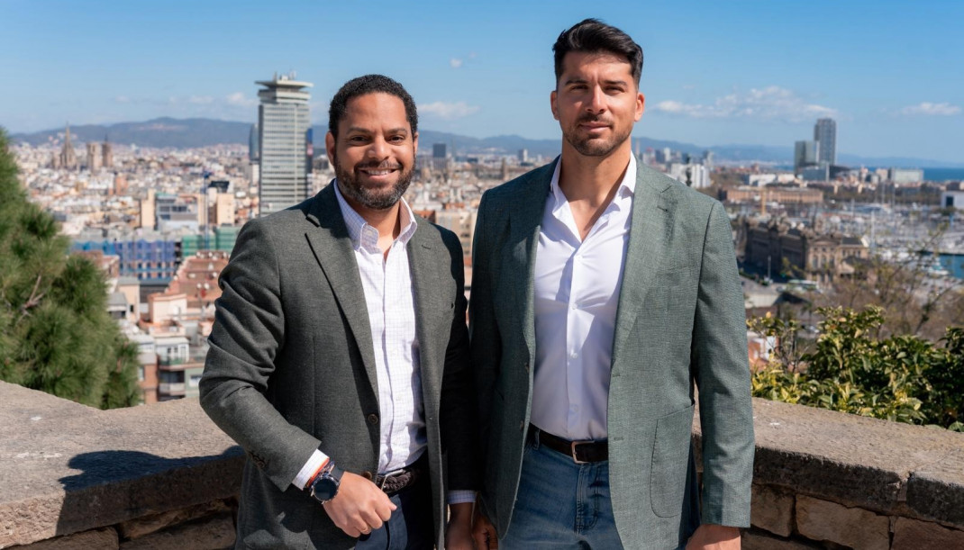 El secretario general de Vox, Ignacio Garriga, junto al campeón olímpico Cristian Toro, nuevo portavoz nacional de Deportes.