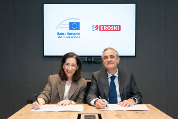 Firmantes del acuerdo de Eroski y el Banco Europeo de Inversiones © MITXI