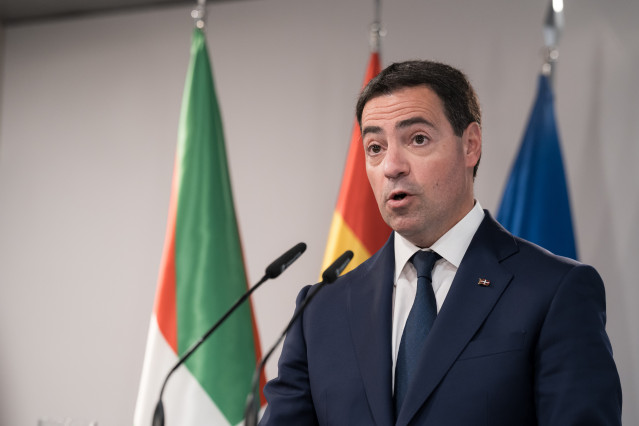 El lehendakari, Imanol Pradales, durante una rueda de prensa, en el Palacio de la Moncloa, a 27 de marzo de 2026, en Madrid