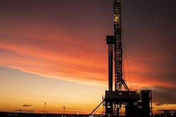 Archivo - Pozo petrolífero de la argentina YPF.