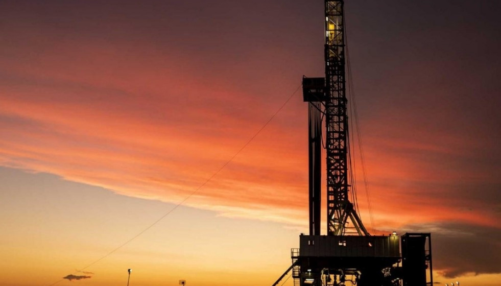 Archivo - Pozo petrolífero de la argentina YPF.