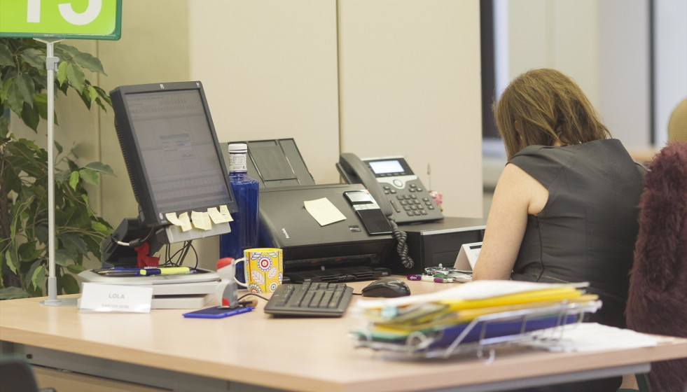 Archivo - Trabajadores, trabajador, trabajo, Seguridad Social, Oficina de empleo .