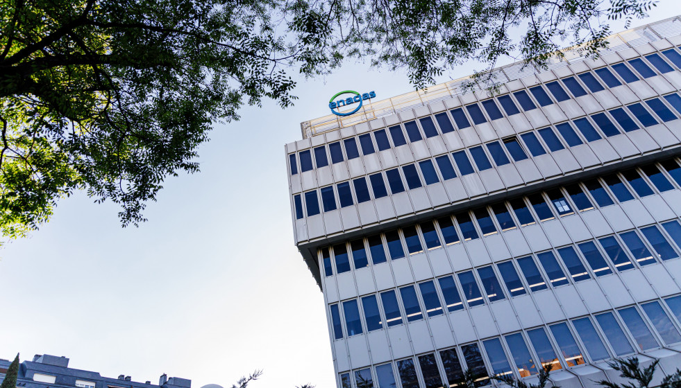 Archivo - El edifcio de la sede de Enagás, a 25 de abril de 2023, en Madrid (España)