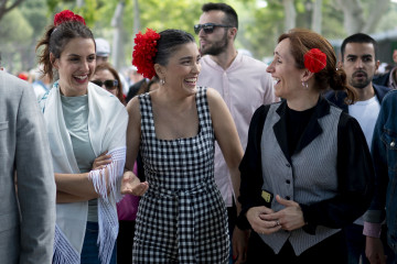 Archivo - (I-D) La portavoz de Más Madrid, Rita Maestre; la portavoz de Más Madrid en la Asamblea, Manuela Bergerot y la ministra de Sanidad, Mónica García, visitan la Pradera de San Isidro, a 15 