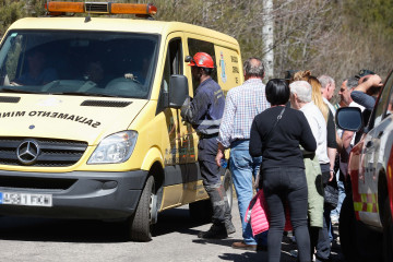 EuropaPress 6615170 efectivos emergencias labores busqueda victimas accidente mina cerredo 31