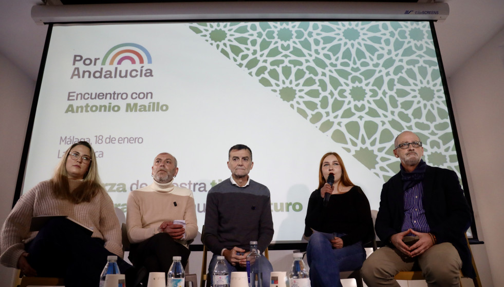 Archivo - El candidato a la presidencia de la Junta de Andalucía por Por Andalucía, Antonio Maíllo, y el candidato de Izquierda Unida, Ernesto Alba, asisten al acto de Por Andalucía 'La fuerza de 