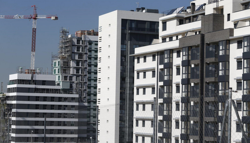 Archivo - Bloque de viviendas.