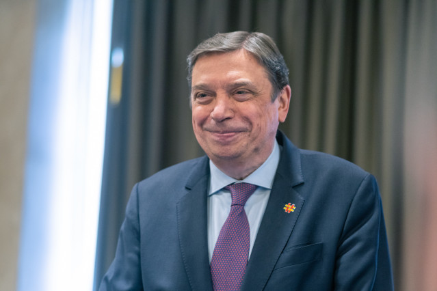 Archivo - El ministro de Agricultura, Pesca y Alimentación, Luis Planas, durante el Foro de Diálogo de la Ganadería Extensiva en España, en el Hotel Beatriz, a 17 de mayo de 2024, en Toledo, Castilla-La Mancha (España).
