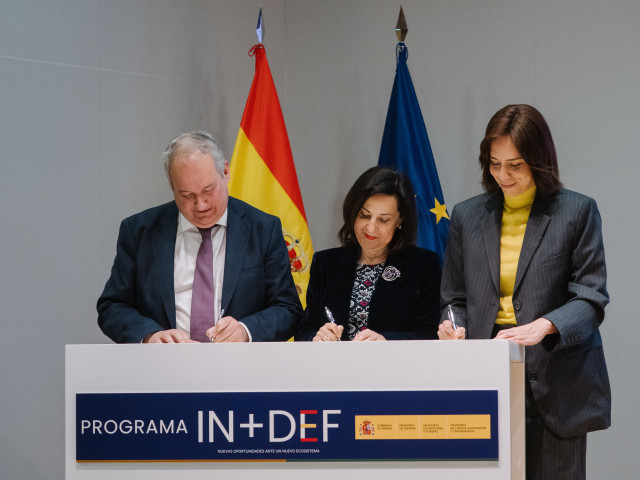 Firma del compromiso para potenciar el ecosistema formativo de la industria de defensa