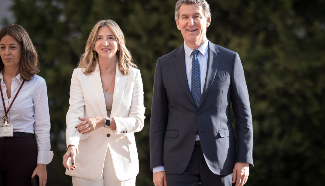 Archivo - La portavoz del PP en el Senado, Alicia García, y el presidente del Partido Popular, Alberto Núñez Feijóo, a su llegada al Senado.