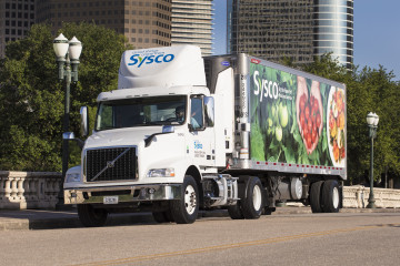 Archivo - Camión con el logo de Sysco.