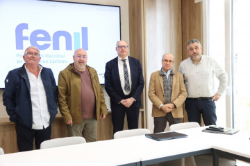 El secretario xeral de Unións Agrarias, Roberto García, participa en una reunión en Madrid con la cúpula de la Federación Nacional de Industrias Lácteas (Fenil)