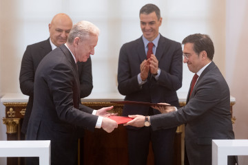 Archivo - El presidente del Gobierno, Pedro Sánchez, el ministro de Exteriores de España, José Manuel Albares, el ministro de Exteriores del Líbano, Youssef Rajji, y el presidente del Líbano, Jos