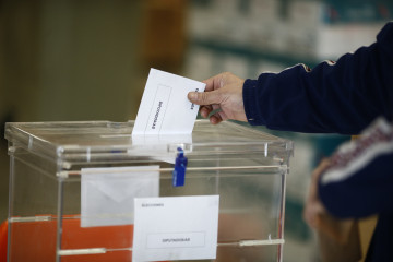 Archivo - Recursos de elecciones generales 2015, Congreso, Cortes Generales, Parlamento, diputados, papeletas, sobres, urnas, votar, voto