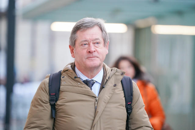 Archivo - El consejero de Seguridad, Bingen Zupiria, a su llegada al Parlamento.