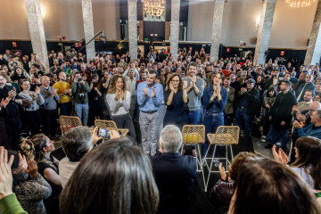 Archivo - La portavoz de Más Madrid en el Ayuntamiento de Madrid, Rita Maestre (d), la ministra de Sanidad, Mónica García (c), el coordinador federal de IU, Antonio Maillo (2i), la coordinadora gen