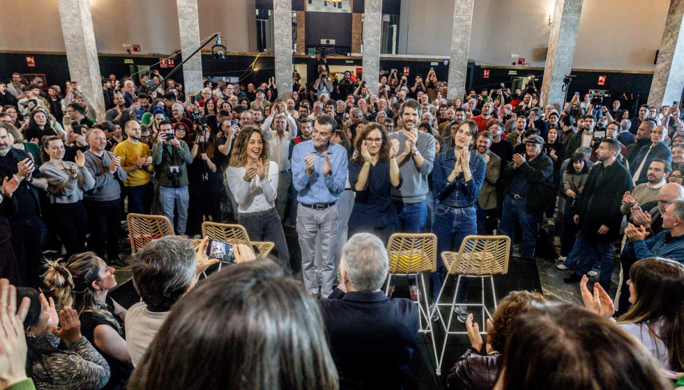 Archivo - La portavoz de Más Madrid en el Ayuntamiento de Madrid, Rita Maestre (d), la ministra de Sanidad, Mónica García (c), el coordinador federal de IU, Antonio Maillo (2i), la coordinadora gen