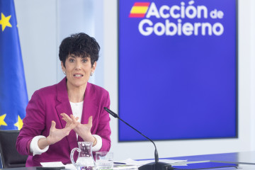 La portavoz del Gobierno y ministra de Inclusión, Seguridad Social y Migraciones, Elma Saiz, durante la rueda de prensa posterior al Consejo de Ministros, en el Palacio de La Moncloa, a 31 de marzo d