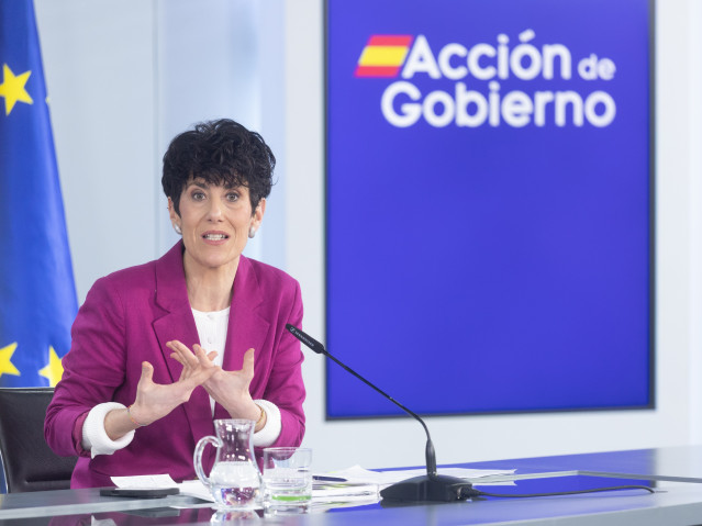 La portavoz del Gobierno y ministra de Inclusión, Seguridad Social y Migraciones, Elma Saiz, durante la rueda de prensa posterior al Consejo de Ministros, en el Palacio de La Moncloa, a 31 de marzo de 2026