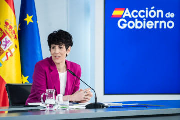 La portavoz del Gobierno y ministra de Inclusión, Seguridad Social y Migraciones, Elma Saiz, durante una rueda de prensa posterior al Consejo de Ministros, en el Palacio de La Moncloa, a 31 de marzo 