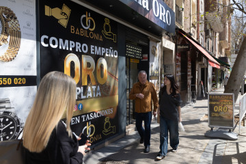Fachada de una tienda de compra de oro, a 24 de marzo de 2026, en Madrid (España).