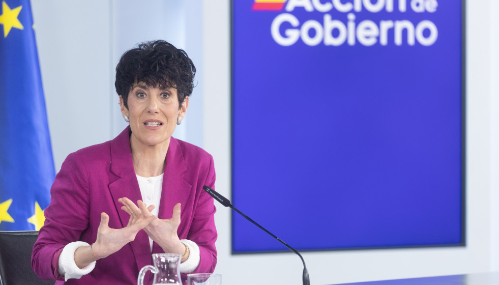 La portavoz del Gobierno y ministra de Inclusión, Seguridad Social y Migraciones, Elma Saiz, durante la rueda de prensa posterior al Consejo de Ministros, en el Palacio de La Moncloa, a 31 de marzo d