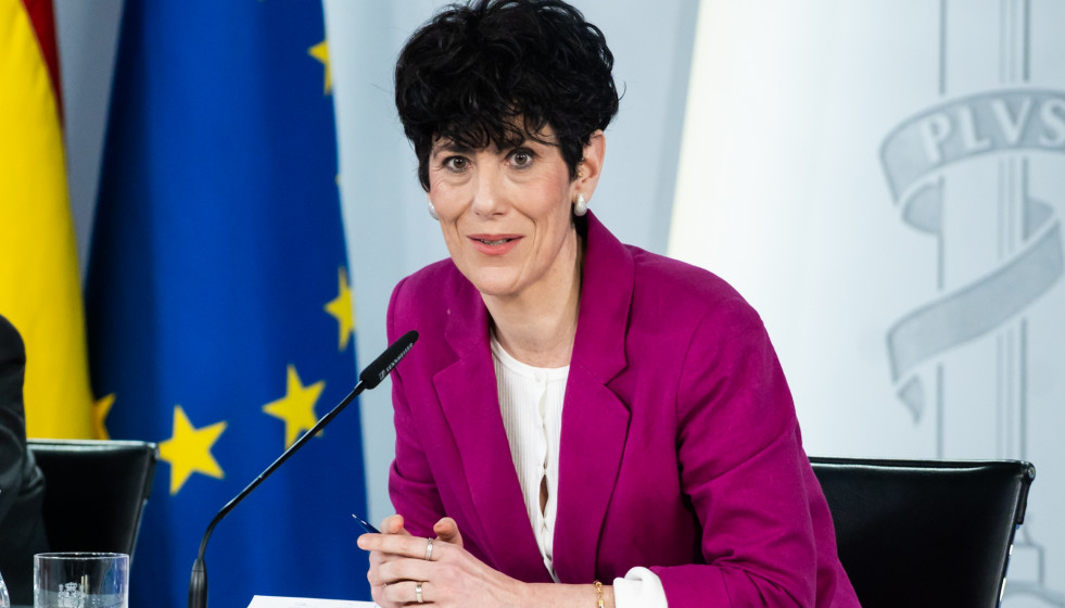 La portavoz del Gobierno y ministra de Inclusión, Seguridad Social y Migraciones, Elma Saiz, durante una rueda de prensa posterior al Consejo de Ministros, en el Palacio de La Moncloa, a 31 de marzo 