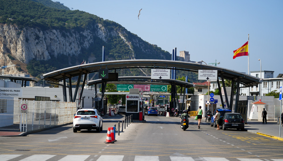Archivo - Imágenes de la frontera entre España y el Peñón de Gibraltar en una imagen de archivo.