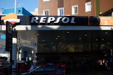 Archivo - Una gasolinera de Repsol, a 27 de diciembre de 2023, en Madrid (España).