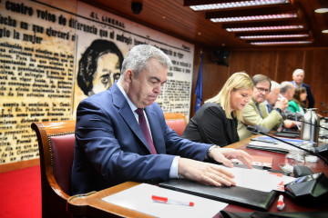 Archivo - El diputado del PSOE, Santos Cerdán (1i), comparece durante la Comisión de Investigación sobre los contratos públicos realizados durante la pandemia de covid-19, en el Senado, a 30 de ab