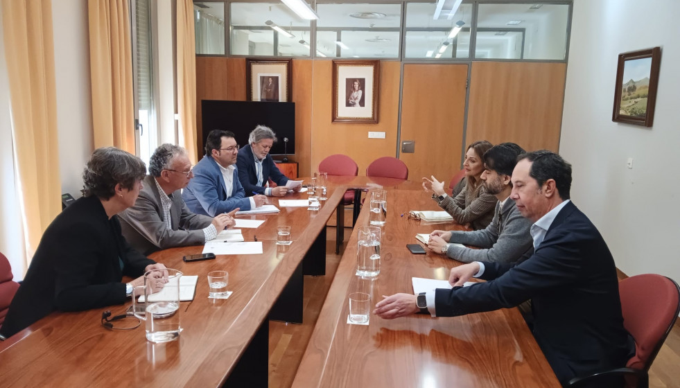 Responsables de Nostrum Group se reúnen con el delegado del Gobierno en Extremadura.