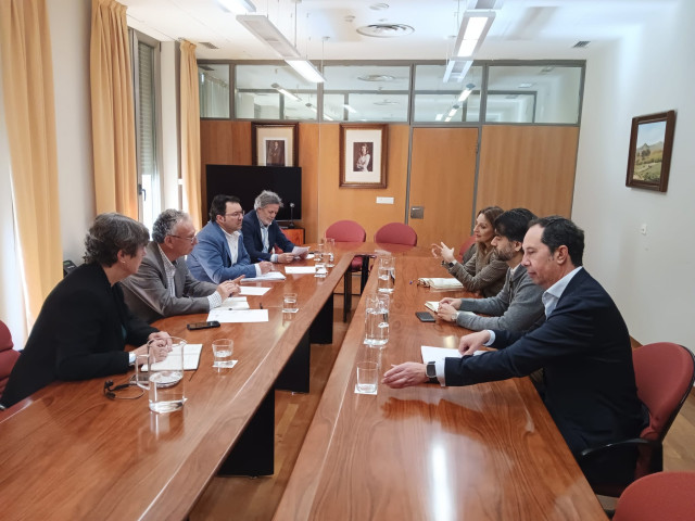 Responsables de Nostrum Group se reúnen con el delegado del Gobierno en Extremadura.