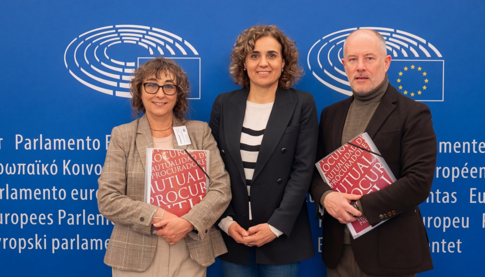 La Mutualidad de Procuradores traslada a Dolors Montserrat la urgencia de aprobar la pasarela al RETA.