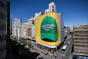Campaña de Ecoalf en la calle madrileña de Gran Vía.