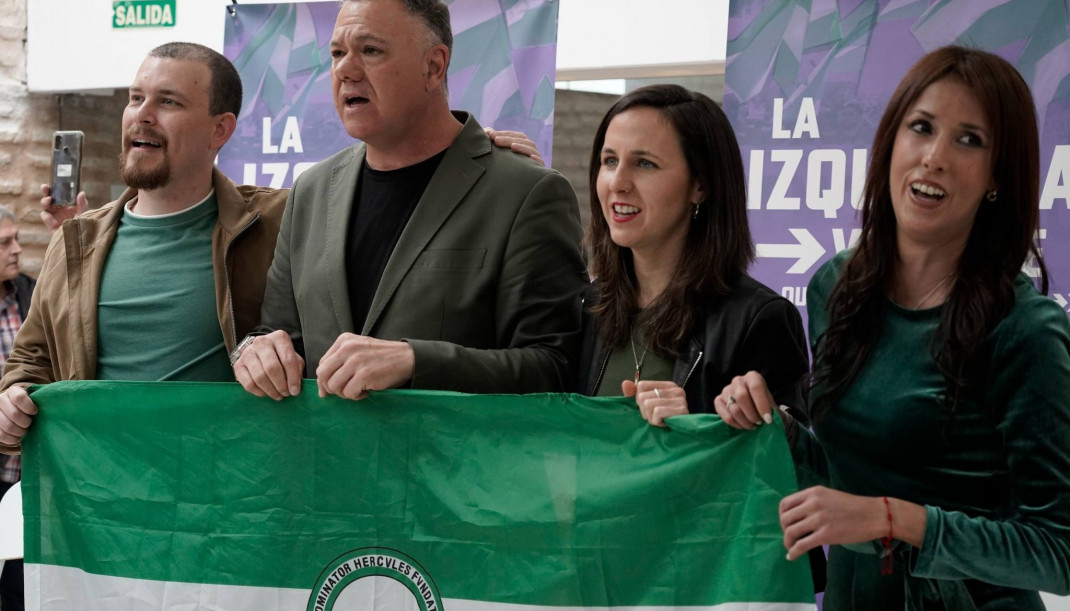 El candidato a la presidencia de la Junta de Andalucía, Juan Antonio Delgado, y la diputada y secretaria general de Podemos, Ione Belarra, en un acto en Sevilla. (Foto de archivo).