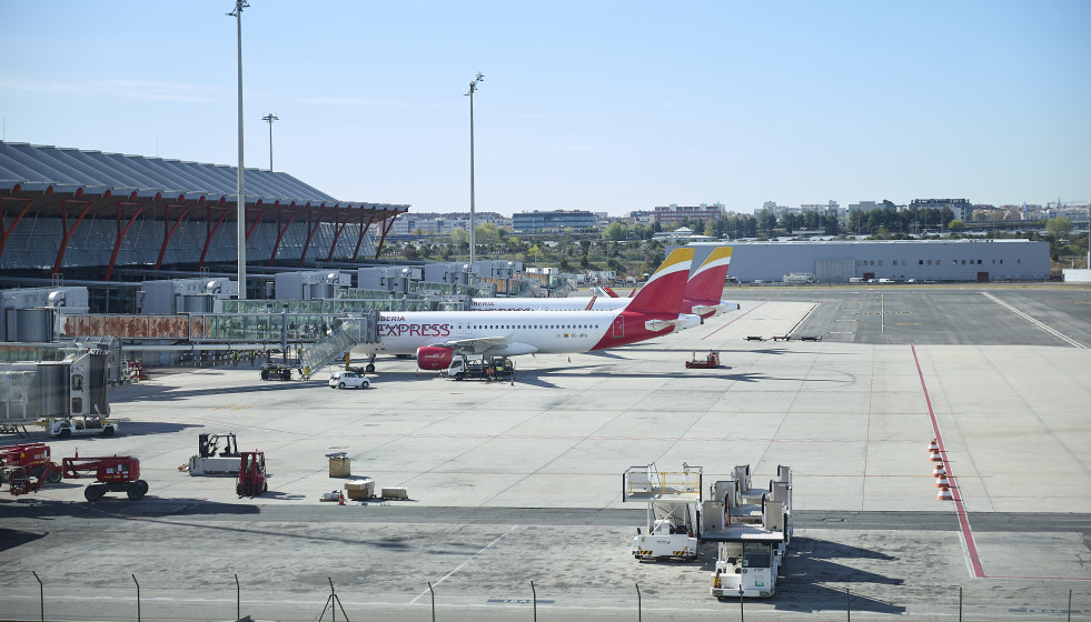 Aviones en la Terminal T4 del Aeropuerto Adolfo Suárez Madrid-Barajas, a 30 de marzo de 2026, en Madrid (España).