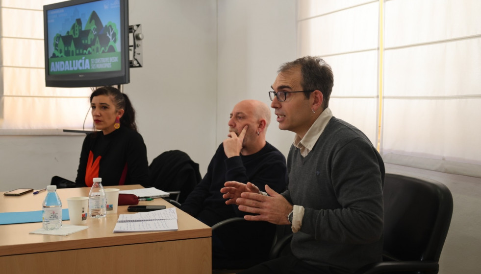 Archivo - El coordinador regional de IU en Andalucía y diputado en el Congreso de Sumar, Toni Valero, en rueda de prensa en Málaga. (Foto de archivo).
