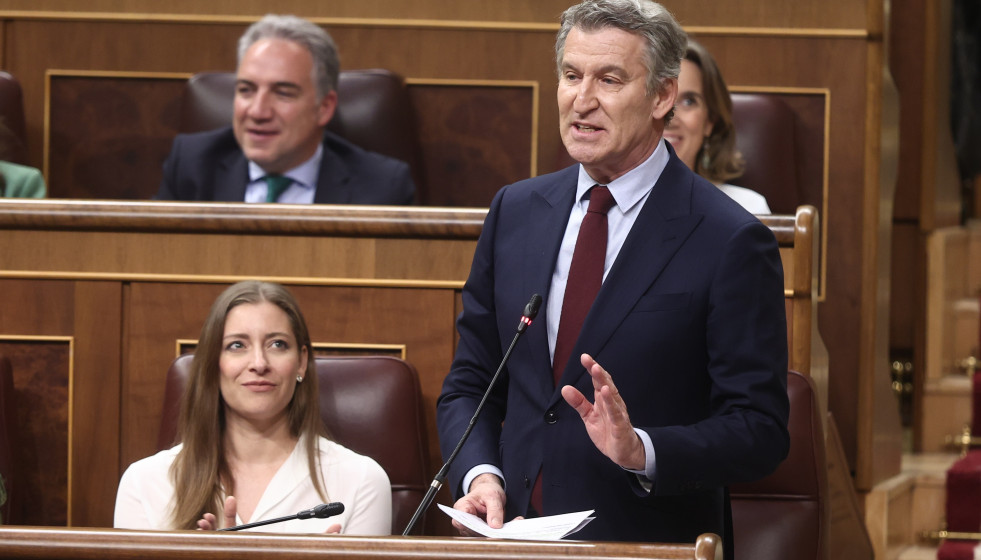 El presidente del Partido Popular, Alberto Núñez Feijóo, durante una sesión de control al Gobierno, en el Congreso, a 25 de marzo de 2026, en Madrid (España).