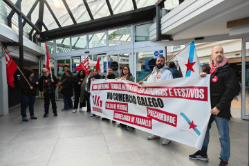 Trabajadores de grandes almacenes protestan en A Coruña por la 