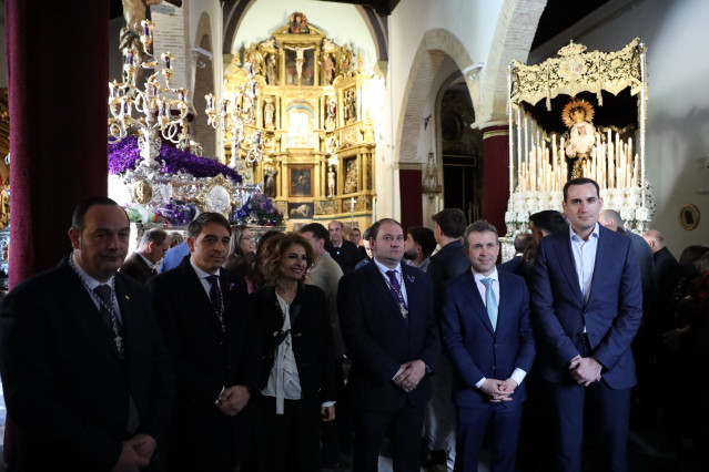 La secretaria general del PSOE-A y su candidata a la Junta, María Jesús Montero, este jueves en su visita a la Semana Santa de Jaén.