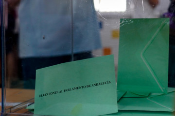 Archivo - Urnas con las papeletas donde los andaluces ejercen su derecho al voto durante el día de las elecciones a la presidencia de la Junta de Andalucía  a 19 de junio de 2022 en Sevilla (Foto de