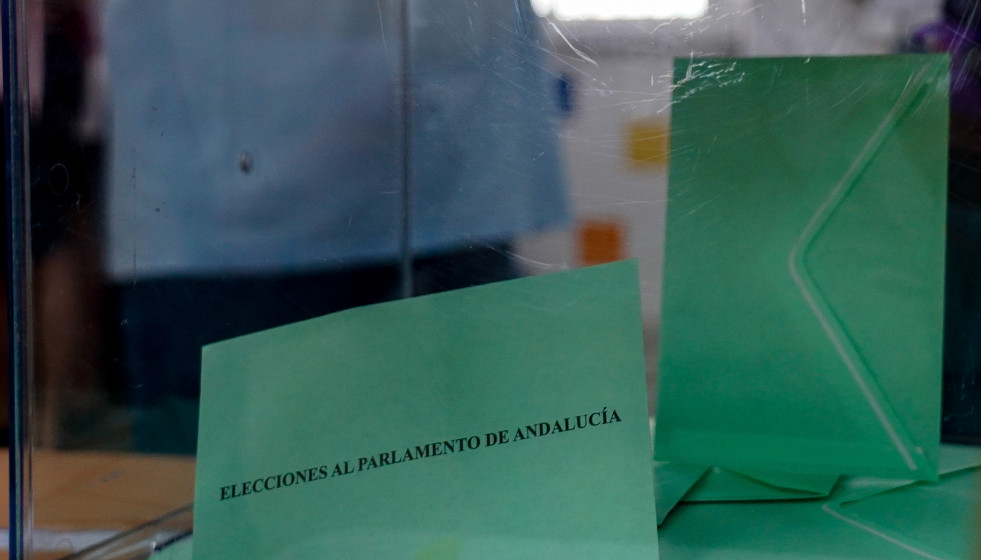 Archivo - Urnas con las papeletas donde los andaluces ejercen su derecho al voto durante el día de las elecciones a la presidencia de la Junta de Andalucía  a 19 de junio de 2022 en Sevilla (Foto de