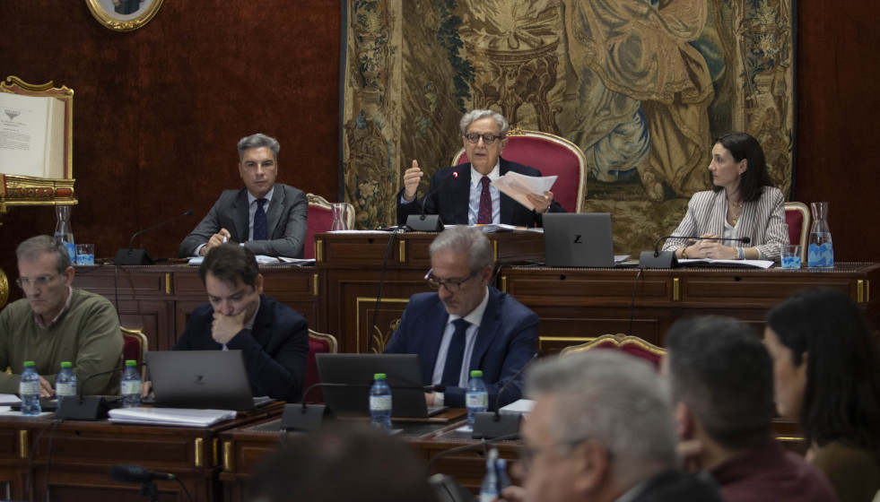 El presidente de la Diputación de Córdoba, Salvador Fuentes, interviene durante el Pleno de Presupuestos de la institución provincial. Imagen de archivo.