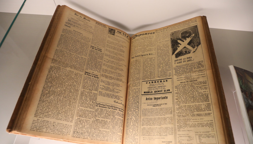 Archivo - Una de las obras que componen la muestra ‘Na linia secreto del horizonte. El legado de Filipinas al mundo hispánico: la literatura hispanofilipina’, en el Instituto Cervantes, en Madrid