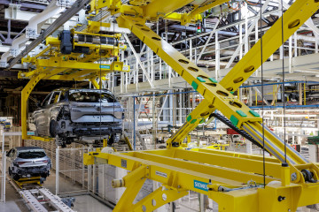 Archivo - Proceso se producción del nuevo Renault Asutral en la factoria de Villamuriel (Palencia).