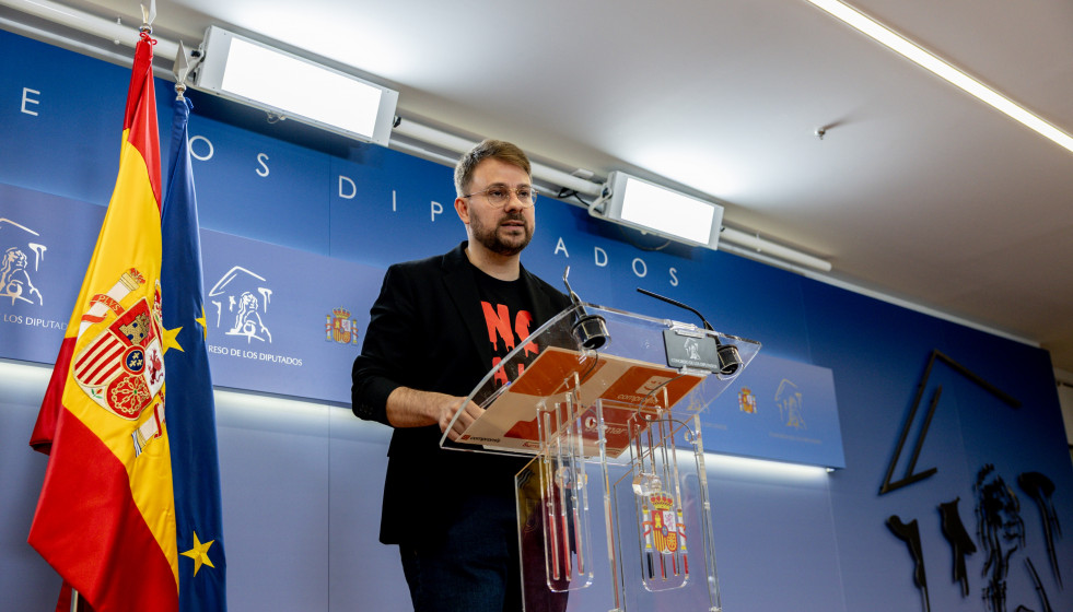 El diputado de Compromís, Alberto Ibáñez Mezquita, durante una rueda de prensa, en el Congreso de los Diputados, a 10 de marzo de 2026, en Madrid (España).