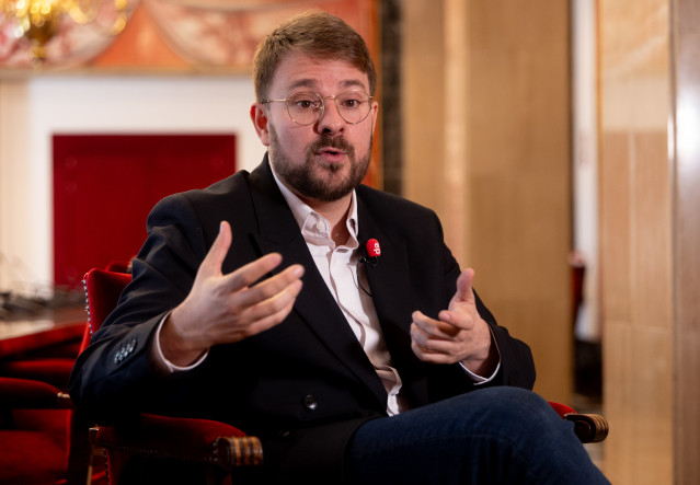 Archivo - El portavoz adjunto de Sumar y diputado de Compromís, Alberto Ibáñez