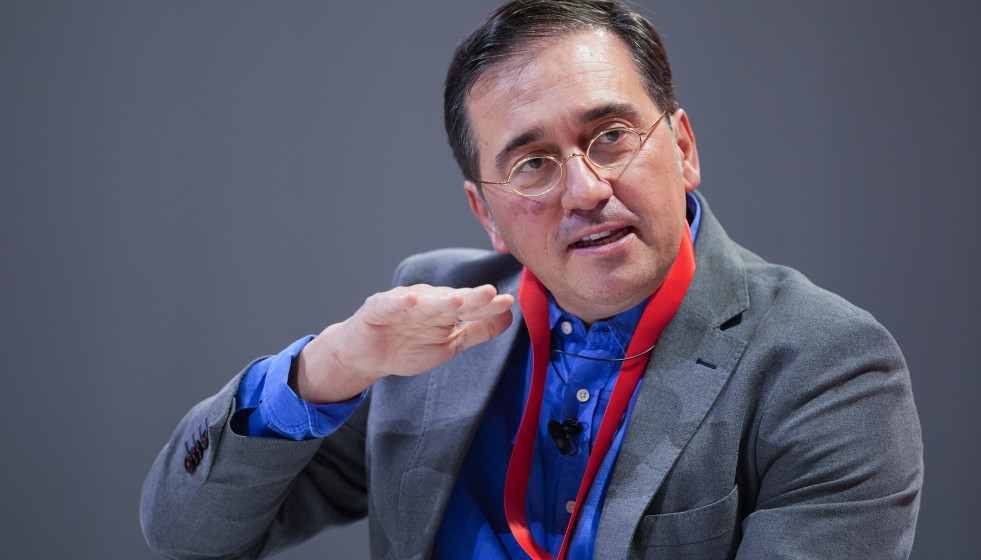 Archivo - El ministro de Asuntos Exteriores, Unión Europea y Cooperación, José Manuel Albares, interviene en el ágora 'Adelantando por la Paz' dentro del Congreso Federal del PSOE, a 30 de noviemb