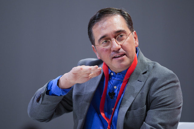 Archivo - El ministro de Asuntos Exteriores, Unión Europea y Cooperación, José Manuel Albares, interviene en el ágora 'Adelantando por la Paz' dentro del Congreso Federal del PSOE, a 30 de noviembre de 2024 en Sevilla (Andalucía, España). El PSOE inaugura