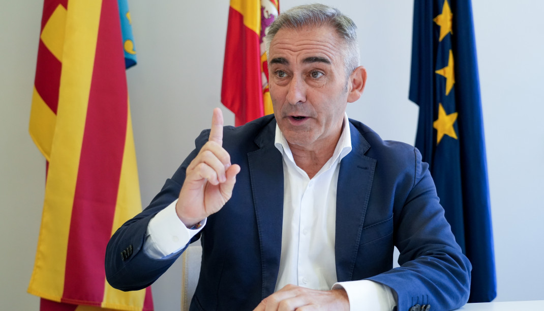 Archivo - El conseller de Agricultura de la Generalitat Valenciana, Miguel Barrachina, durante una entrevista para Europa Press.